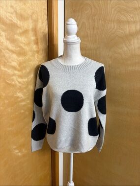 NWT Chelsea & Theodore Grey And Black Polka Dot Long Sleeve Sweater Size M